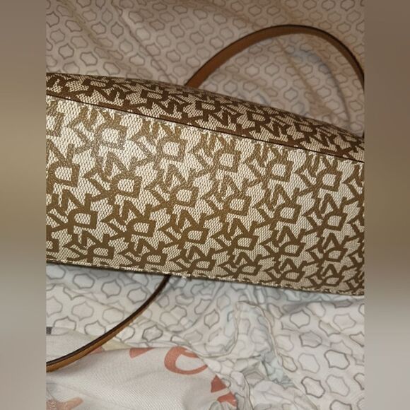 NWT DKNY Handbag  - Picture 8 of 16